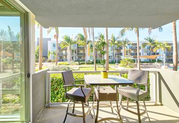 Outdoor Dining at Marina Harbor, Marina del Rey, 90292